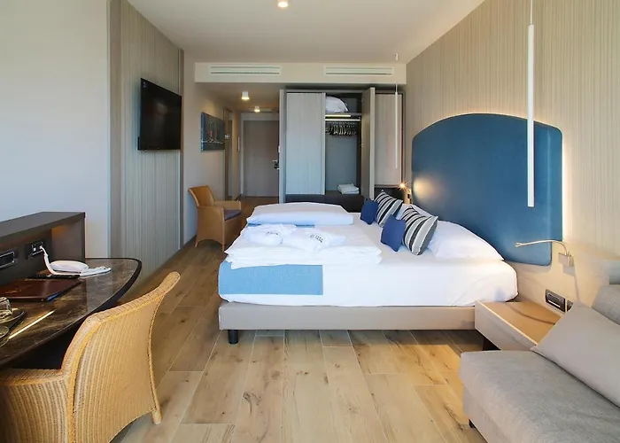 Remo By Galvani Отель Торри-дель-Бенако